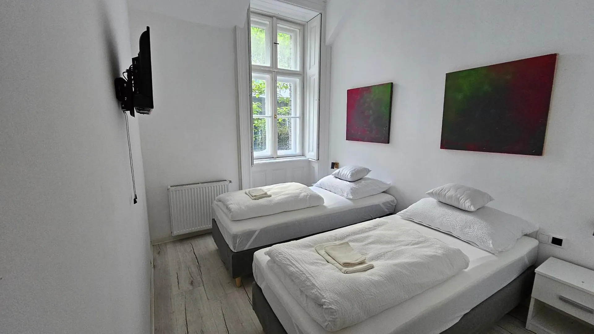 ENDOR - 4 bedrooms, 5 bathrooms, 1 livingroom with kitchen Budapest Apartment