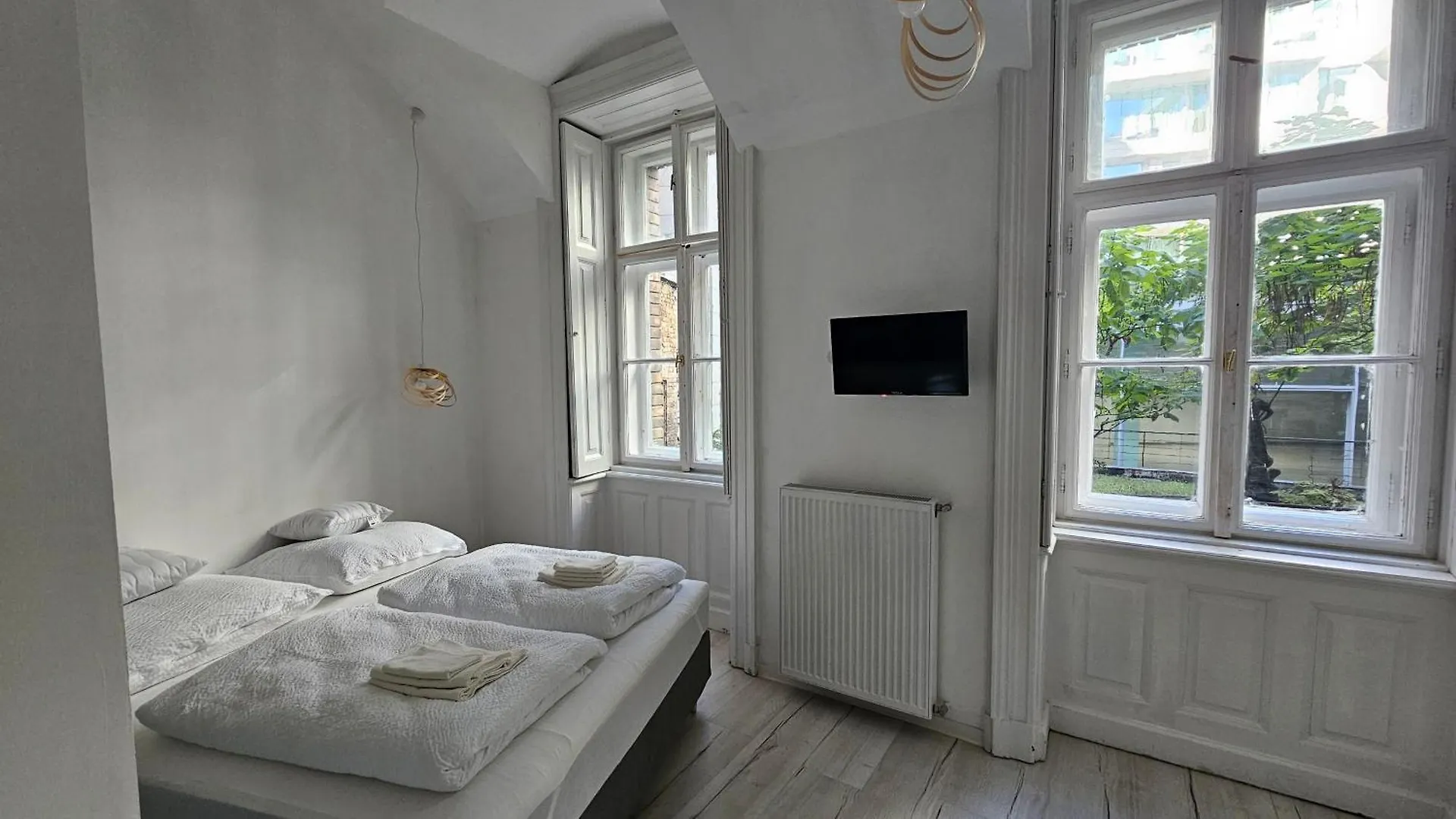 Apartment ENDOR - 4 bedrooms, 5 bathrooms, 1 livingroom with kitchen Budapest