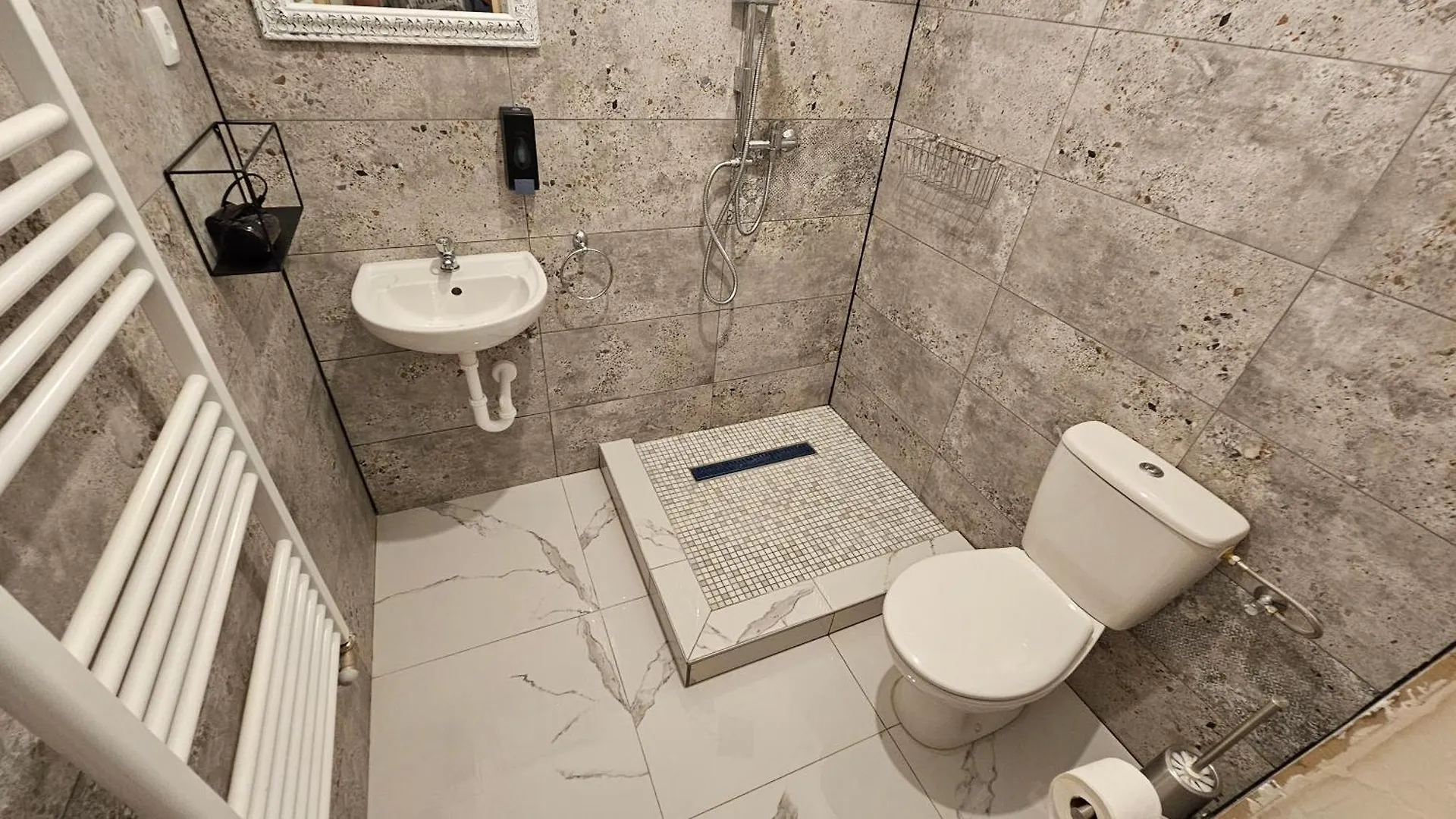 公寓 ENDOR - 4 bedrooms, 5 bathrooms, 1 livingroom with kitchen 布达佩斯