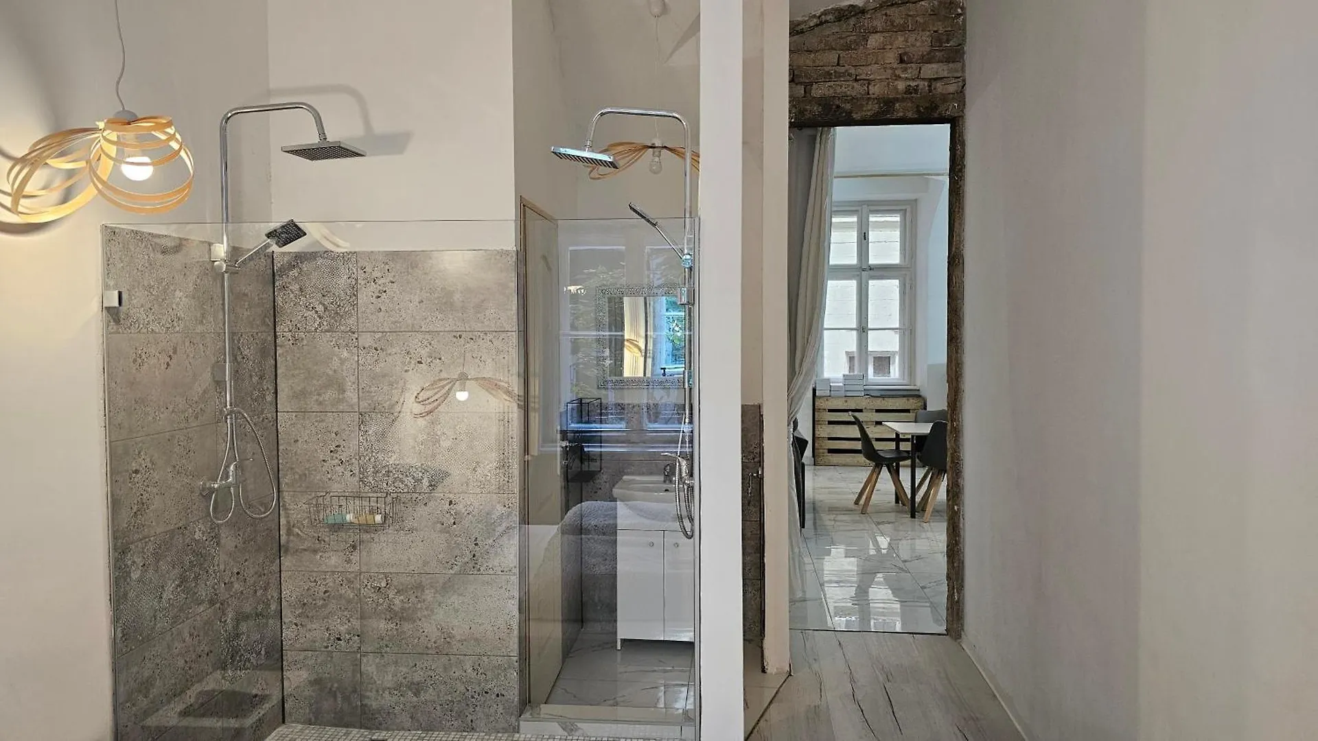 ENDOR - 4 bedrooms, 5 bathrooms, 1 livingroom with kitchen 布达佩斯 0*,  匈牙利