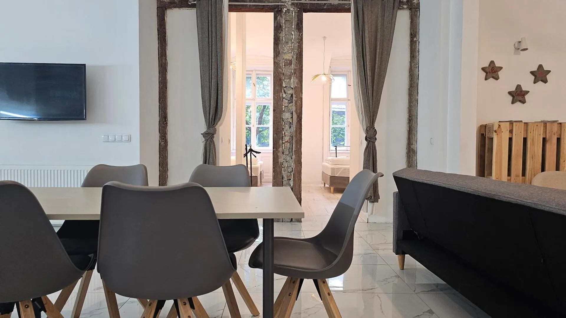 ENDOR - 4 bedrooms, 5 bathrooms, 1 livingroom with kitchen 布达佩斯 0*,  匈牙利