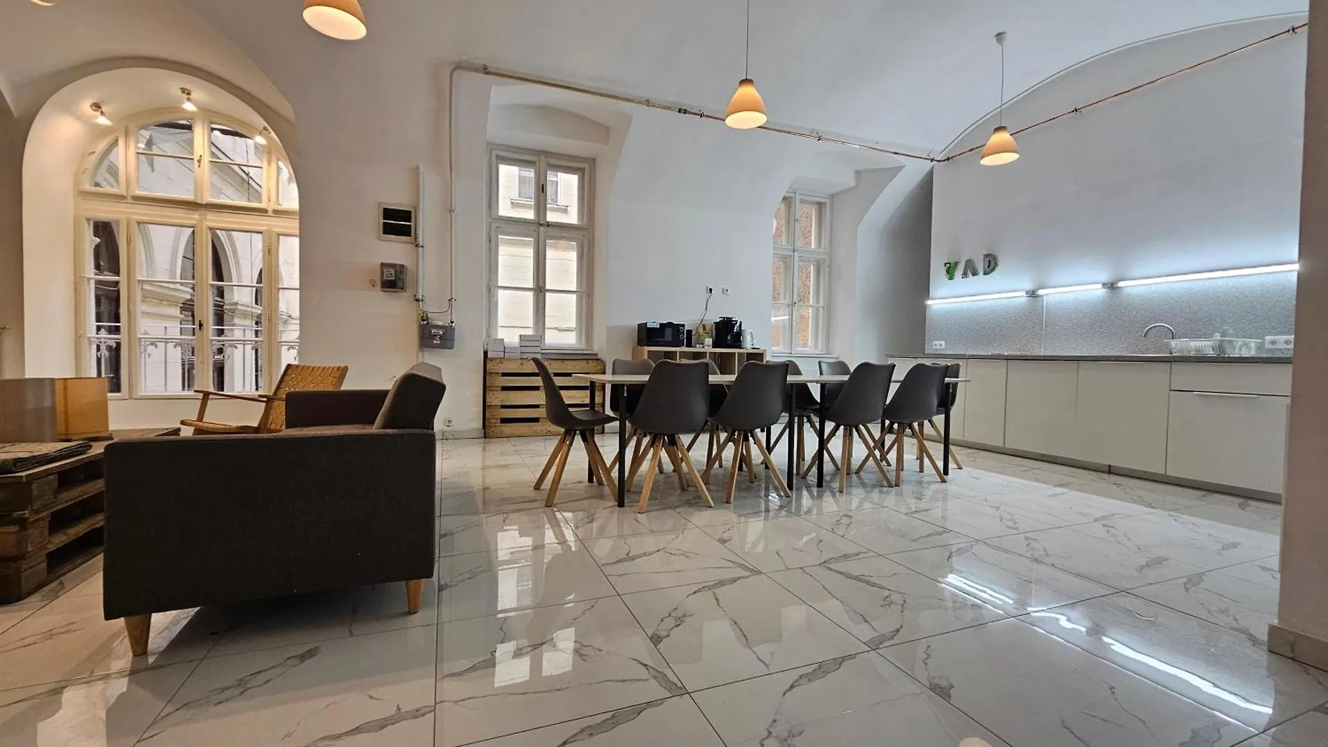 ENDOR - 4 bedrooms, 5 bathrooms, 1 livingroom with kitchen 布达佩斯